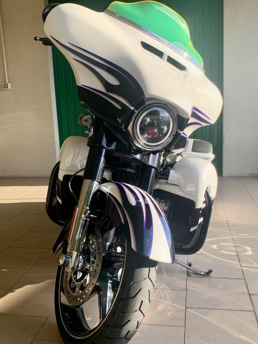 Harley-Davidson 110 Street Glide (2016) - FLHXSE (2)