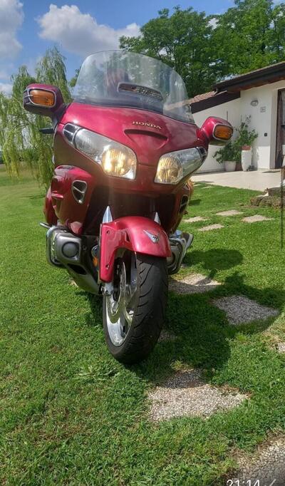 Honda GL 1800 Gold Wing (2000 - 05) usata