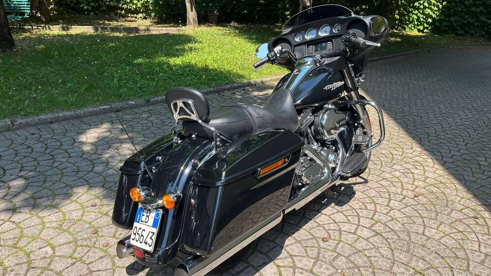 Harley-Davidson 1690 Street Glide (2011 - 13) - FLHX (2)