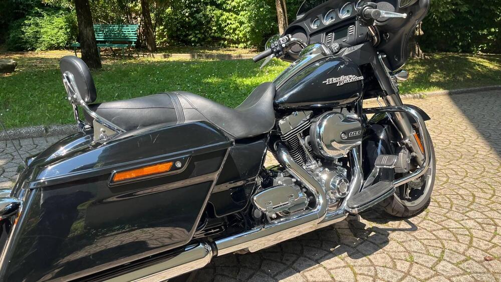 Harley-Davidson 1690 Street Glide (2011 - 13) - FLHX (3)