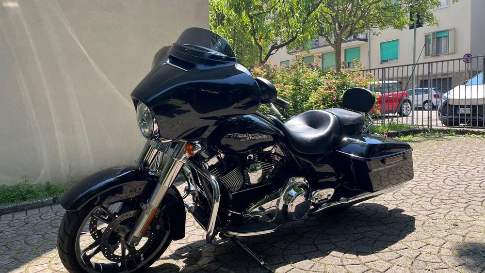 Harley-Davidson 1690 Street Glide (2011 - 13) - FLHX (5)