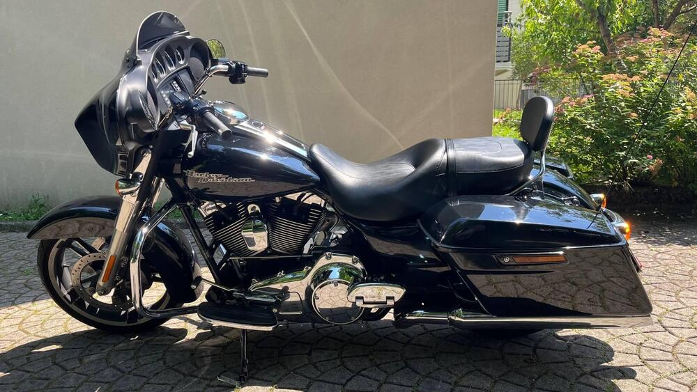 Harley-Davidson 1690 Street Glide (2011 - 13) - FLHX (6)