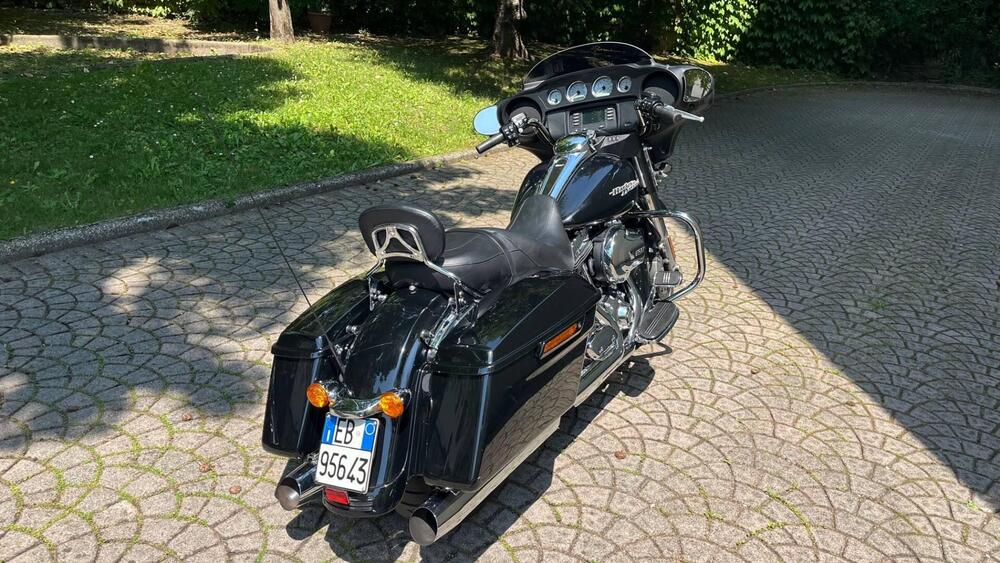 Harley-Davidson 1690 Street Glide (2011 - 13) - FLHX (7)