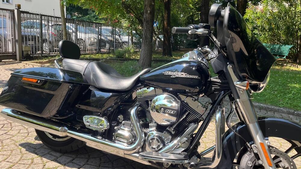 Harley-Davidson 1690 Street Glide (2011 - 13) - FLHX (9)