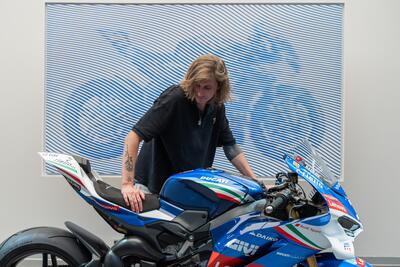 La Ducati Panigale V4 Tricolore diventa un'opera d'arte!