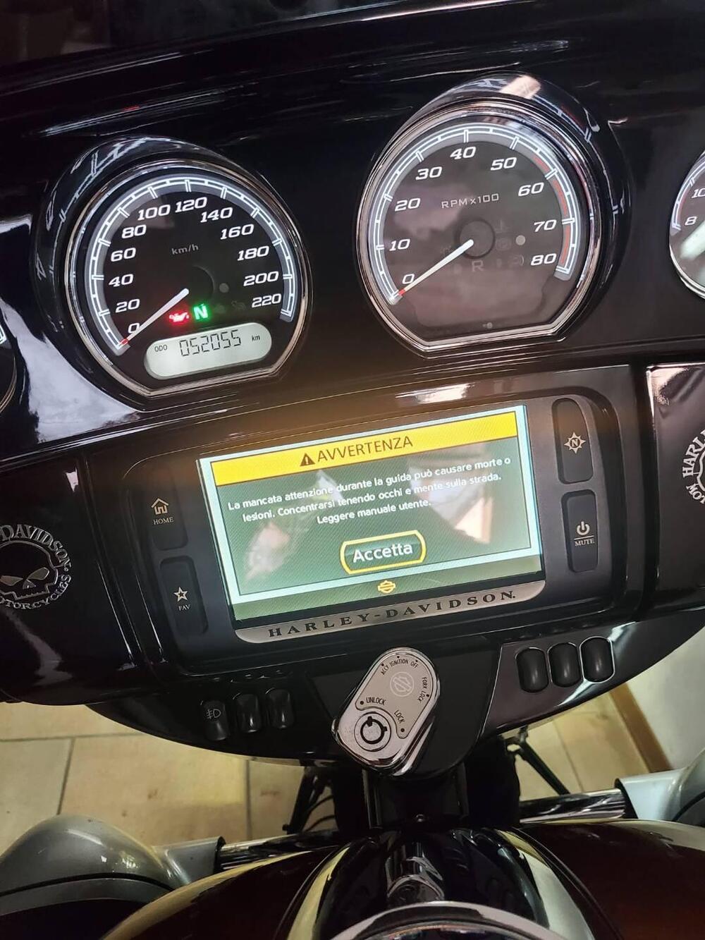 Harley-Davidson 1690 Electra Glide Ultra Classic (2014 - 16) - FLHTCU (4)