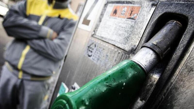 Tensione Iran-Israele: impennata dei carburanti, la preoccupazione dei consumatori