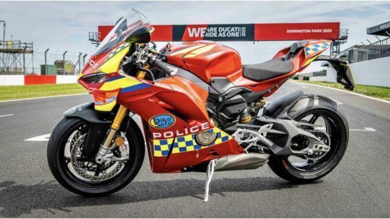 Ducati Panigale V4 S: la supersportiva italiana entra in servizio con la Polizia britannica