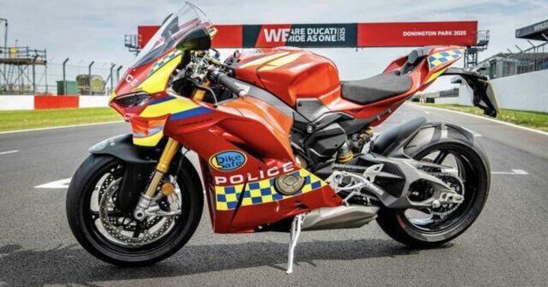 Ducati Panigale V4 S: la supersportiva italiana entra in servizio con la Polizia britannica