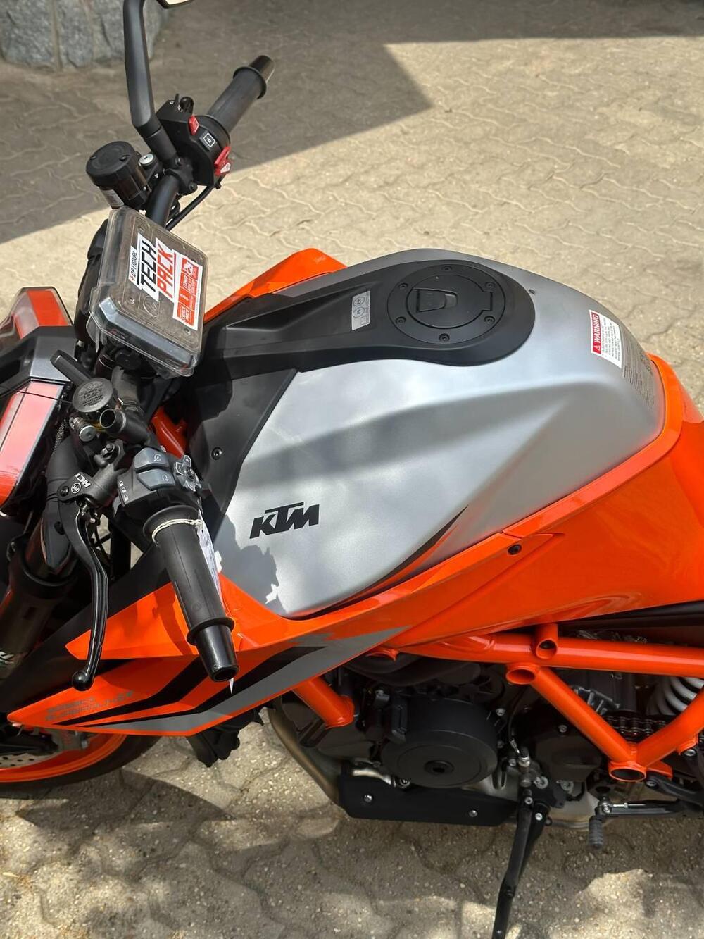 KTM 1290 Super Duke R (2022 - 23) (4)