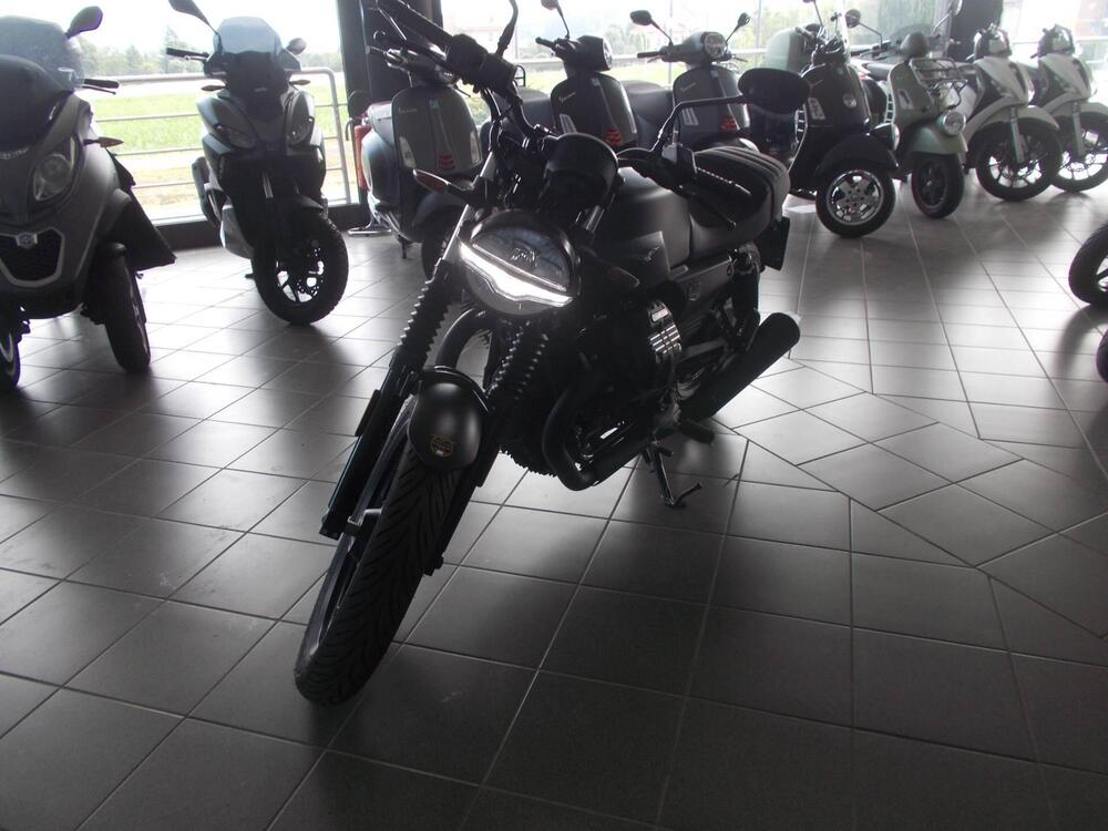 Moto Guzzi V7 Stone (2025) (4)