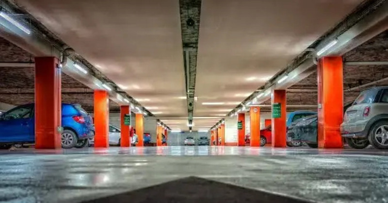 Anche tu sei di quelli che quando parcheggiano abbassano il volume della radio?