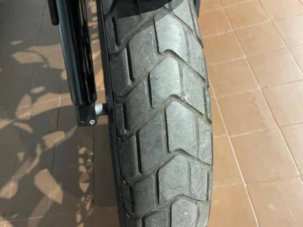 Moto Guzzi V7 III Stone (2017 - 20) (7)