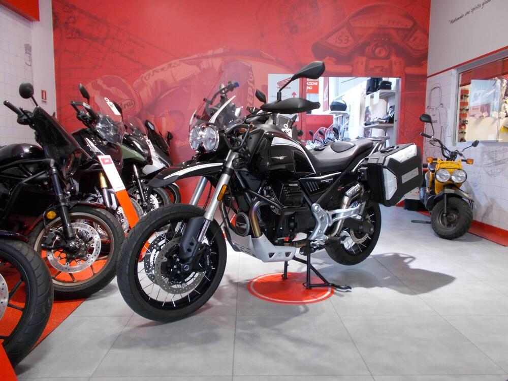 Moto Guzzi V85 TT Guardia d'Onore (2022 - 23) (2)