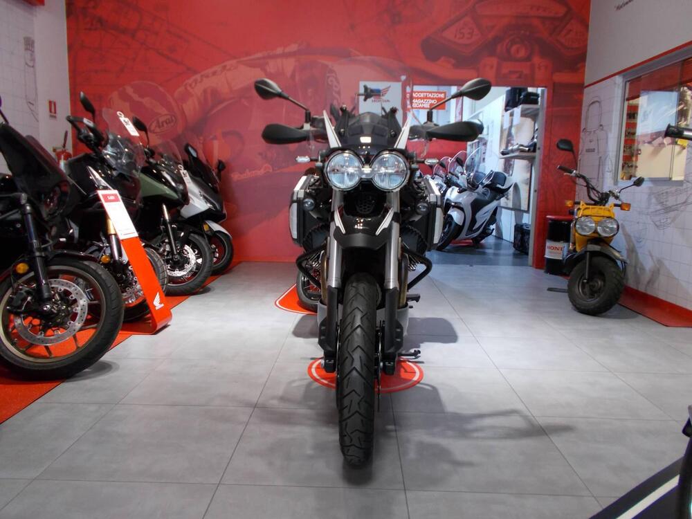 Moto Guzzi V85 TT Guardia d'Onore (2022 - 23) (6)