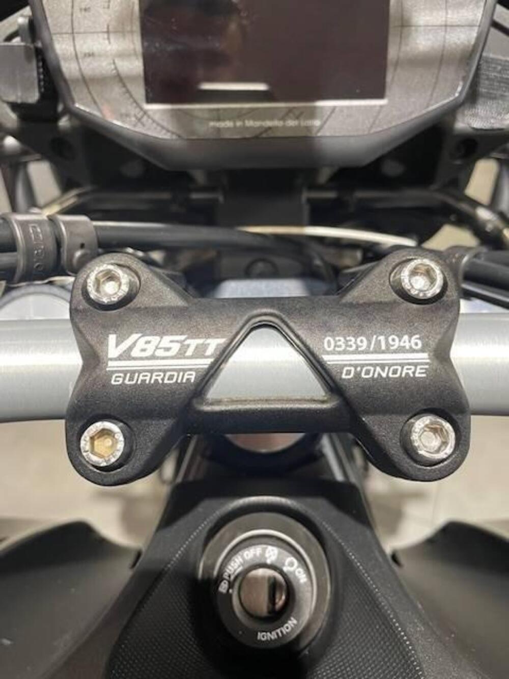 Moto Guzzi V85 TT Guardia d'Onore (2022 - 23) (13)