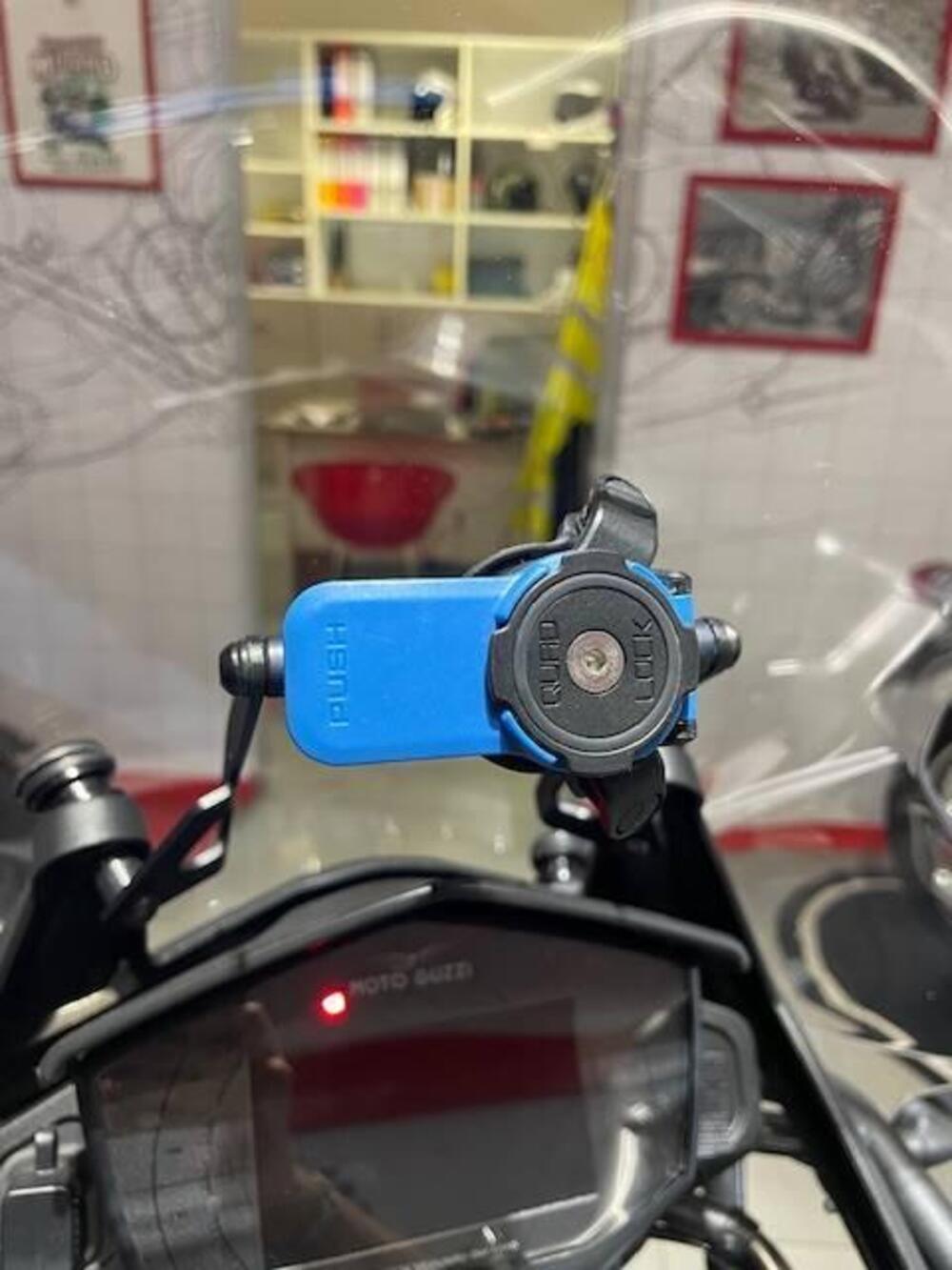 Moto Guzzi V85 TT Guardia d'Onore (2022 - 23) (15)