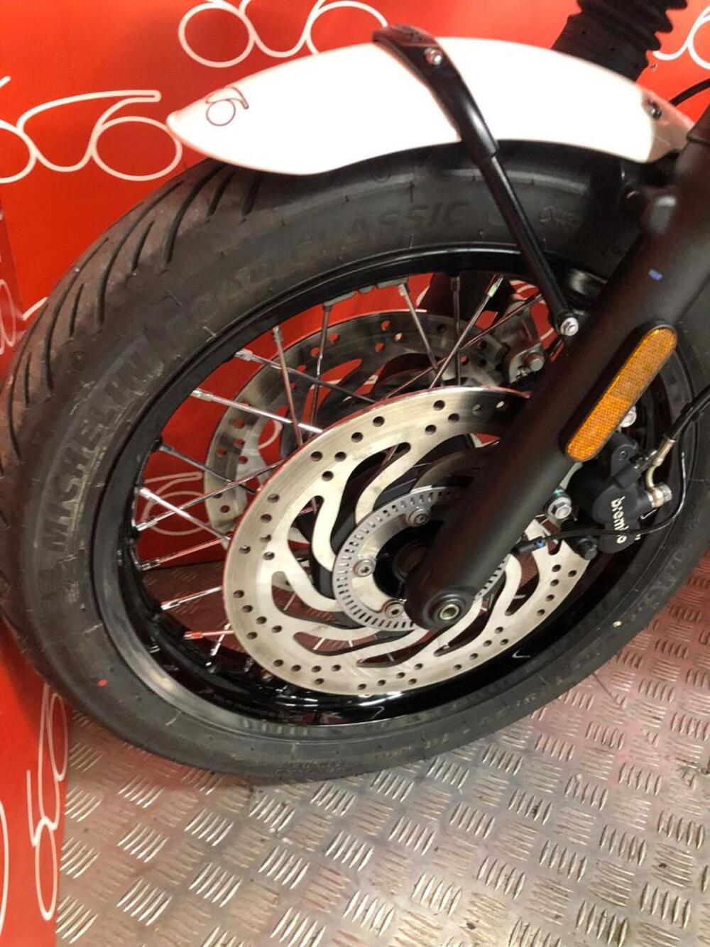 Triumph Bonneville T120 Black DGR Limited Edition (2023) (6)