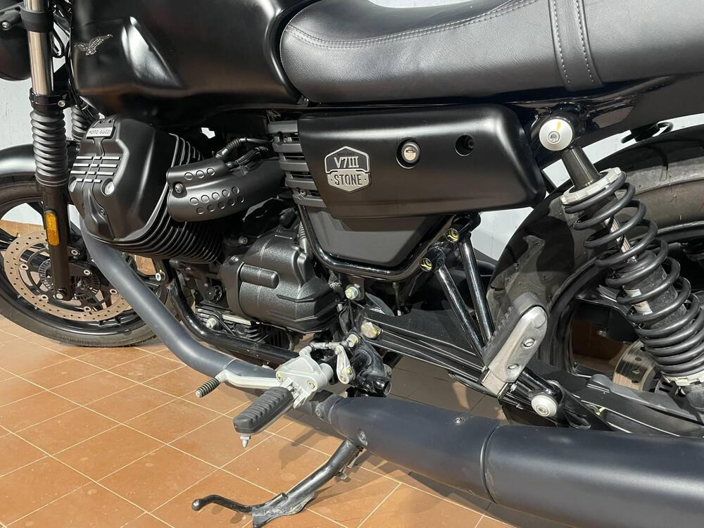 Moto Guzzi V7 III Stone (2017 - 20) (4)