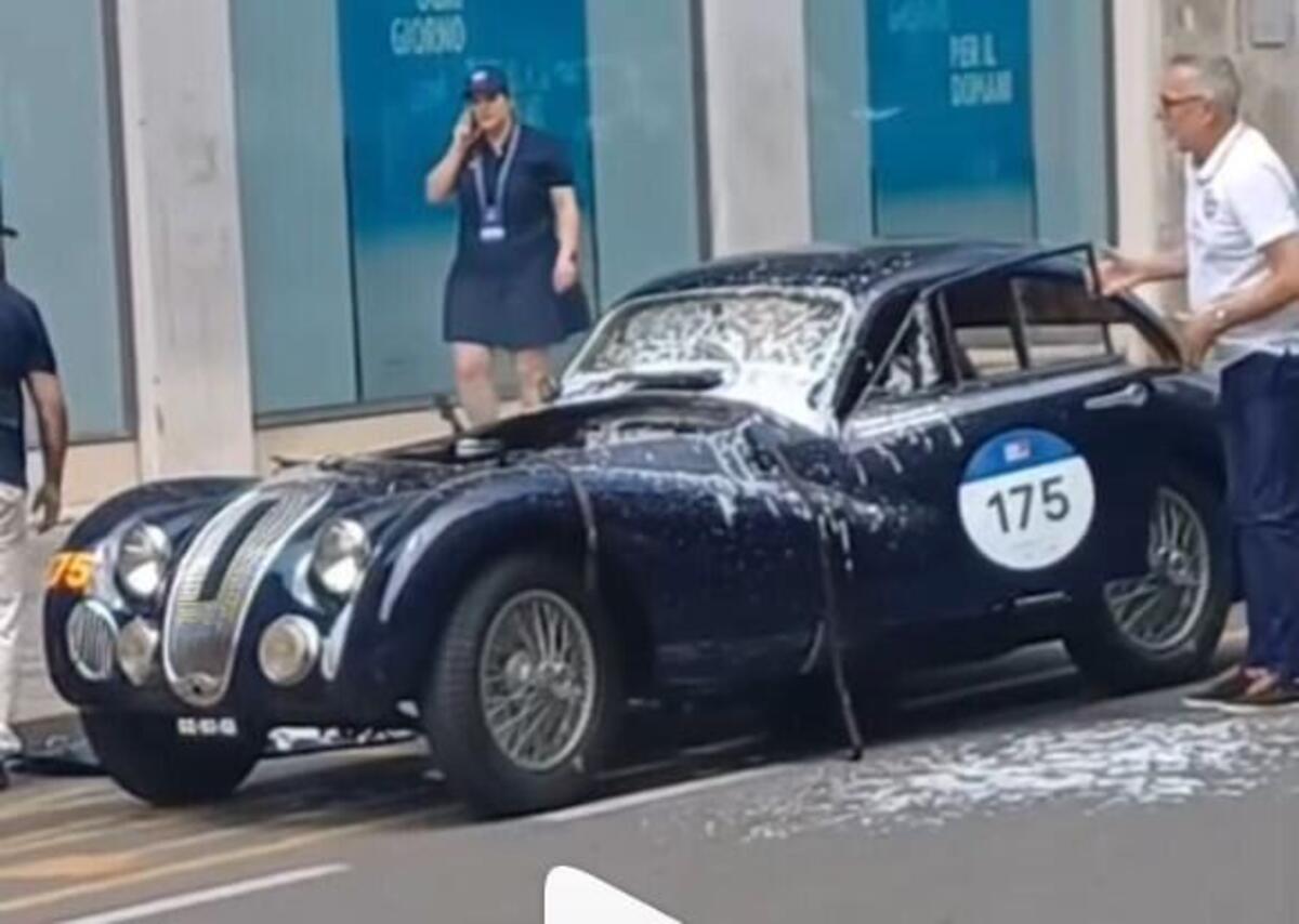 Mille Miglia 2025: a fuoco una Talbot-Lago del 1948 il video dell'intervento