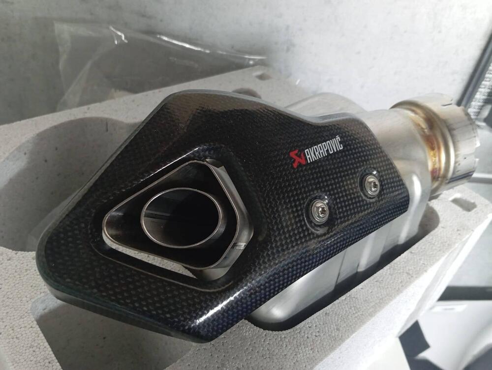 Akrapovic Slip‑On (3)