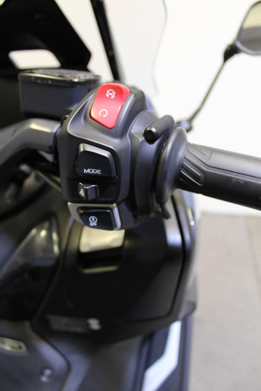 Yamaha T-Max 560 Tech Max (2022 - 24) (11)