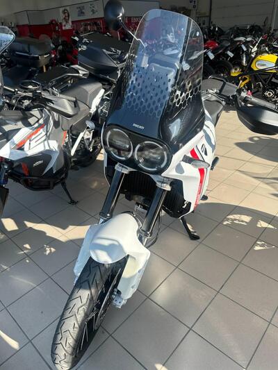 Ducati DesertX (2022 - 25) usata