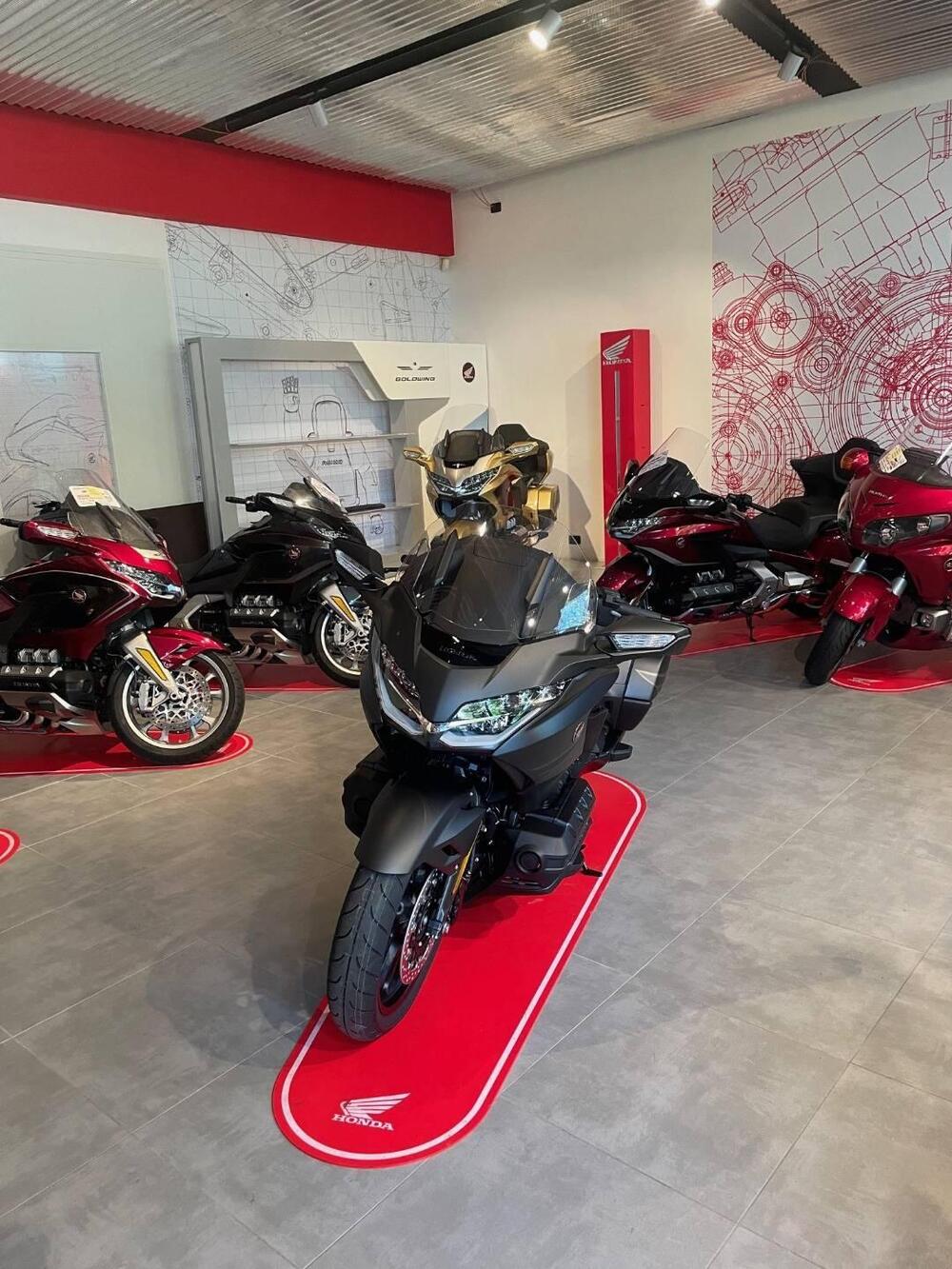 Honda GL 1800 Gold Wing 50° Anniversario (2025) (2)