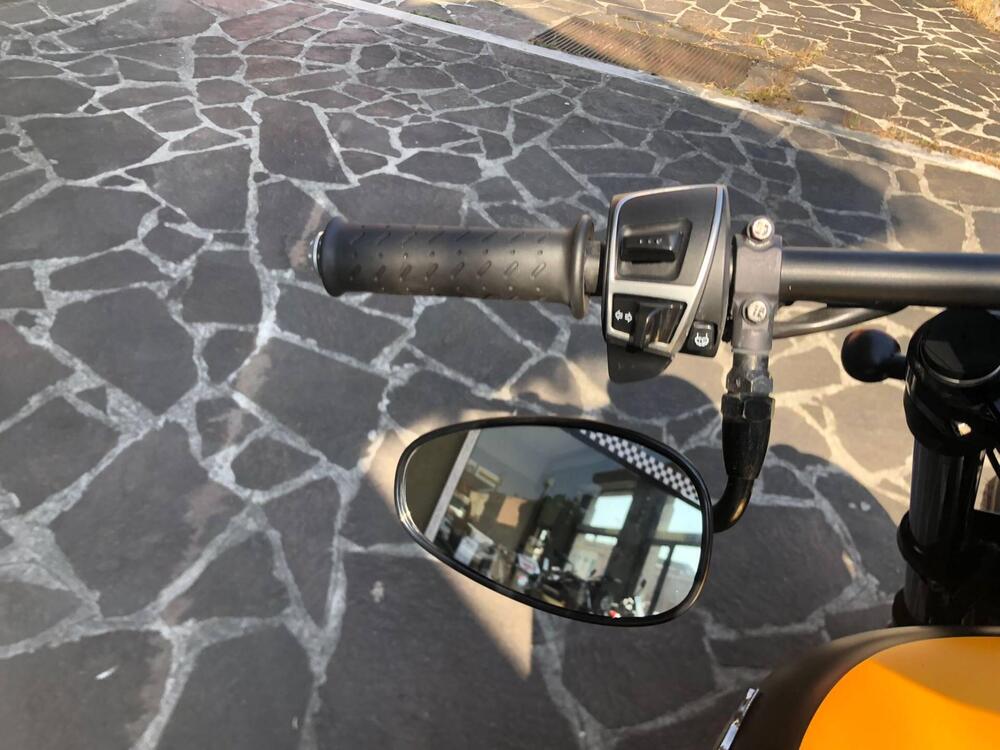 Moto Guzzi V9 Bobber (2016 - 18) (10)