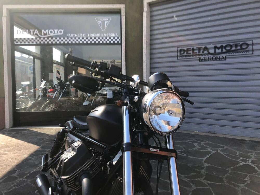 Moto Guzzi V9 Bobber (2016 - 18) (12)