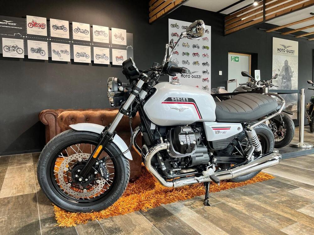 Moto Guzzi V7 Special (2025 - 26) (3)