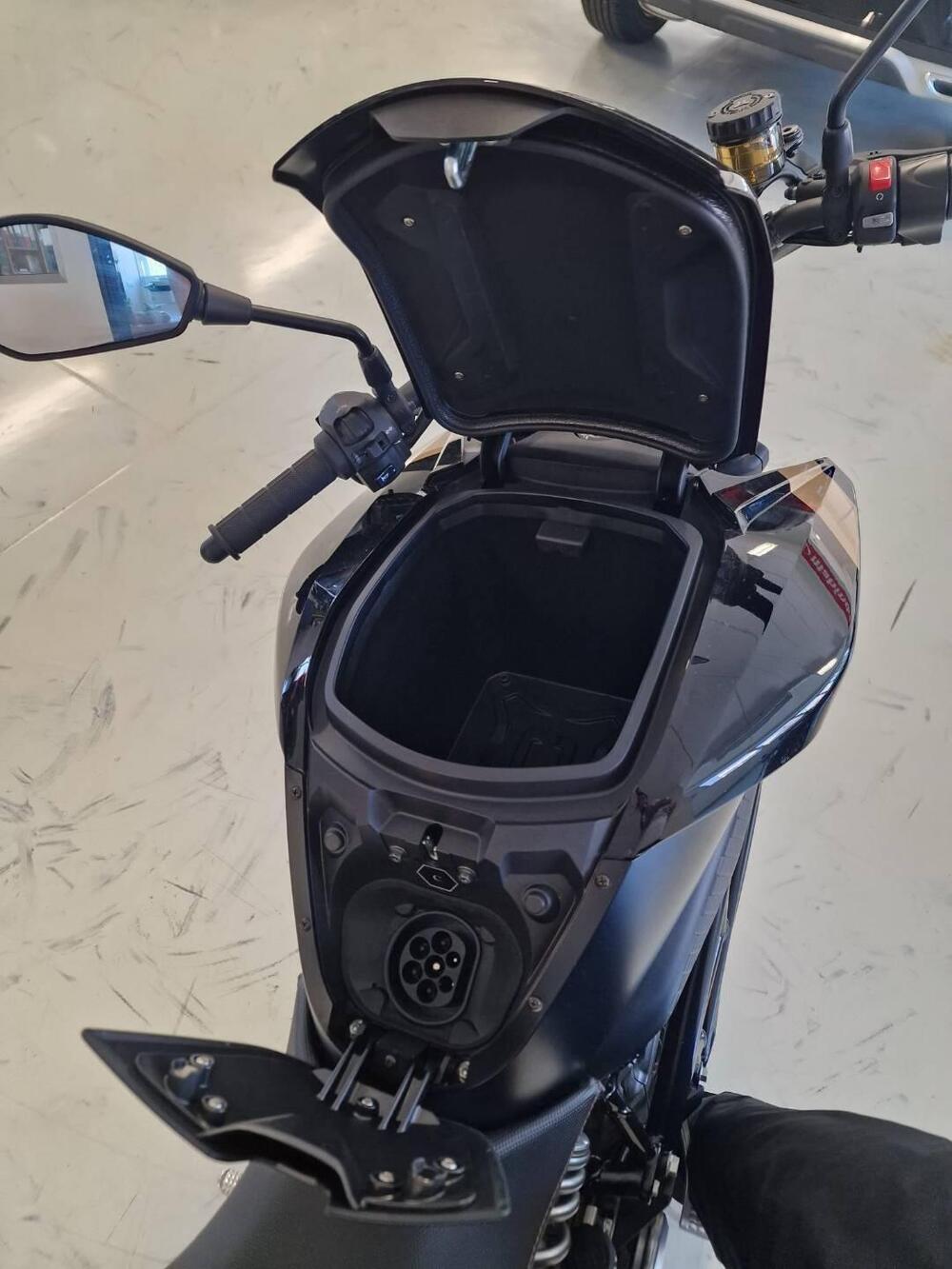 Zero SR-F (2019 - 25) (7)