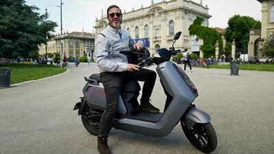 PROVA NIU NQiX 500: 4.500 euro, oltre 100 km/h e tecnologia premium per l&#039;elettrico tutto fare