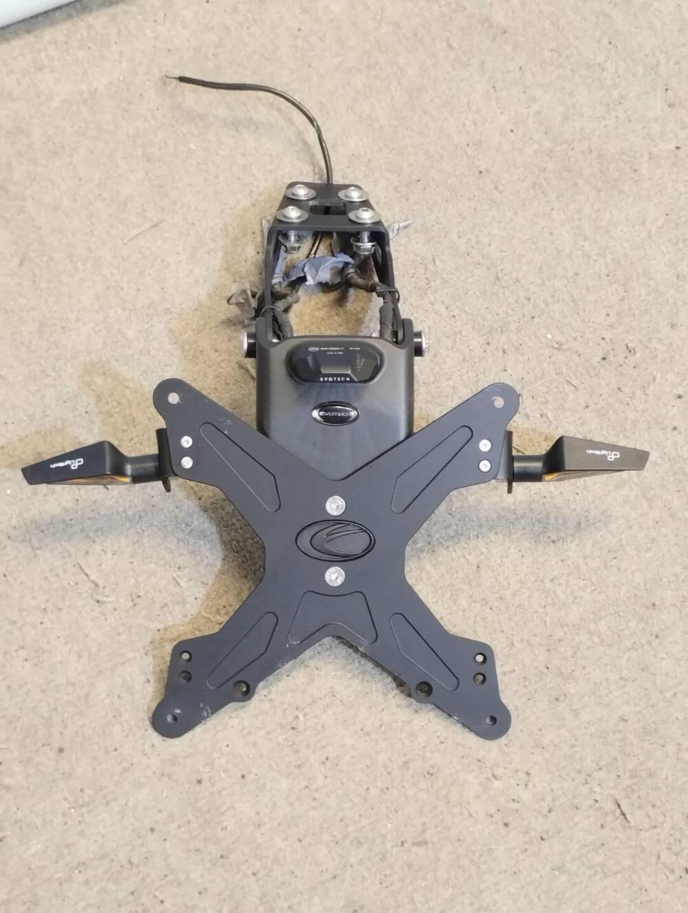 Portatarga Evotech Kawasaki Ninja ZX-4RR 2024 + Fr (2)