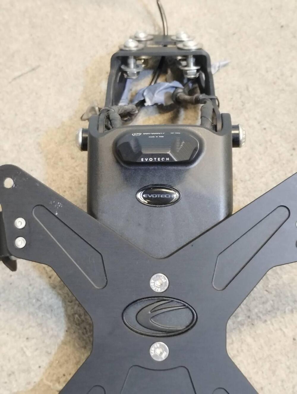 Portatarga Evotech Kawasaki Ninja ZX-4RR 2024 + Fr (3)