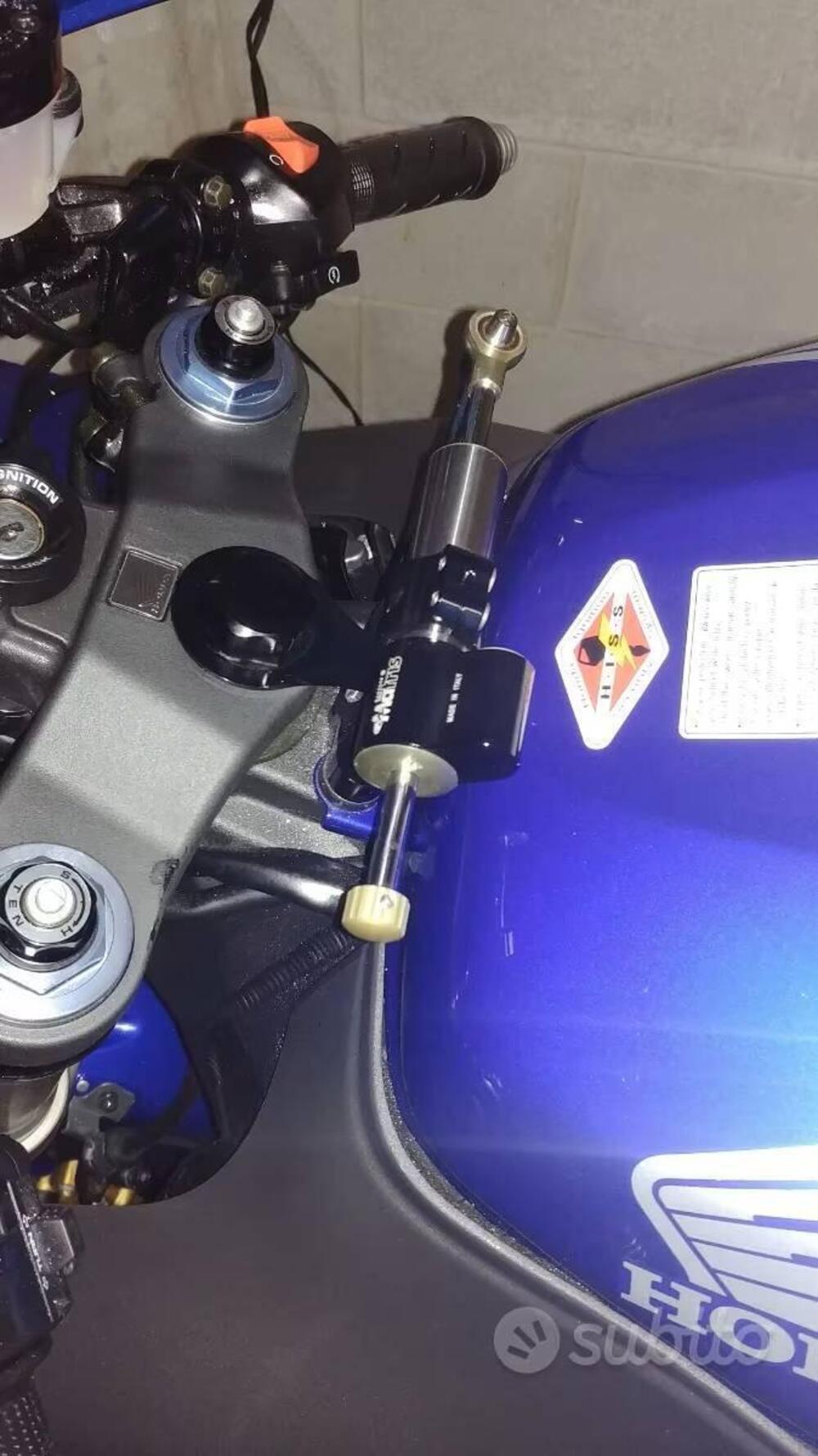 Honda CBR 900 RR Fireblade (2002 - 04) (3)