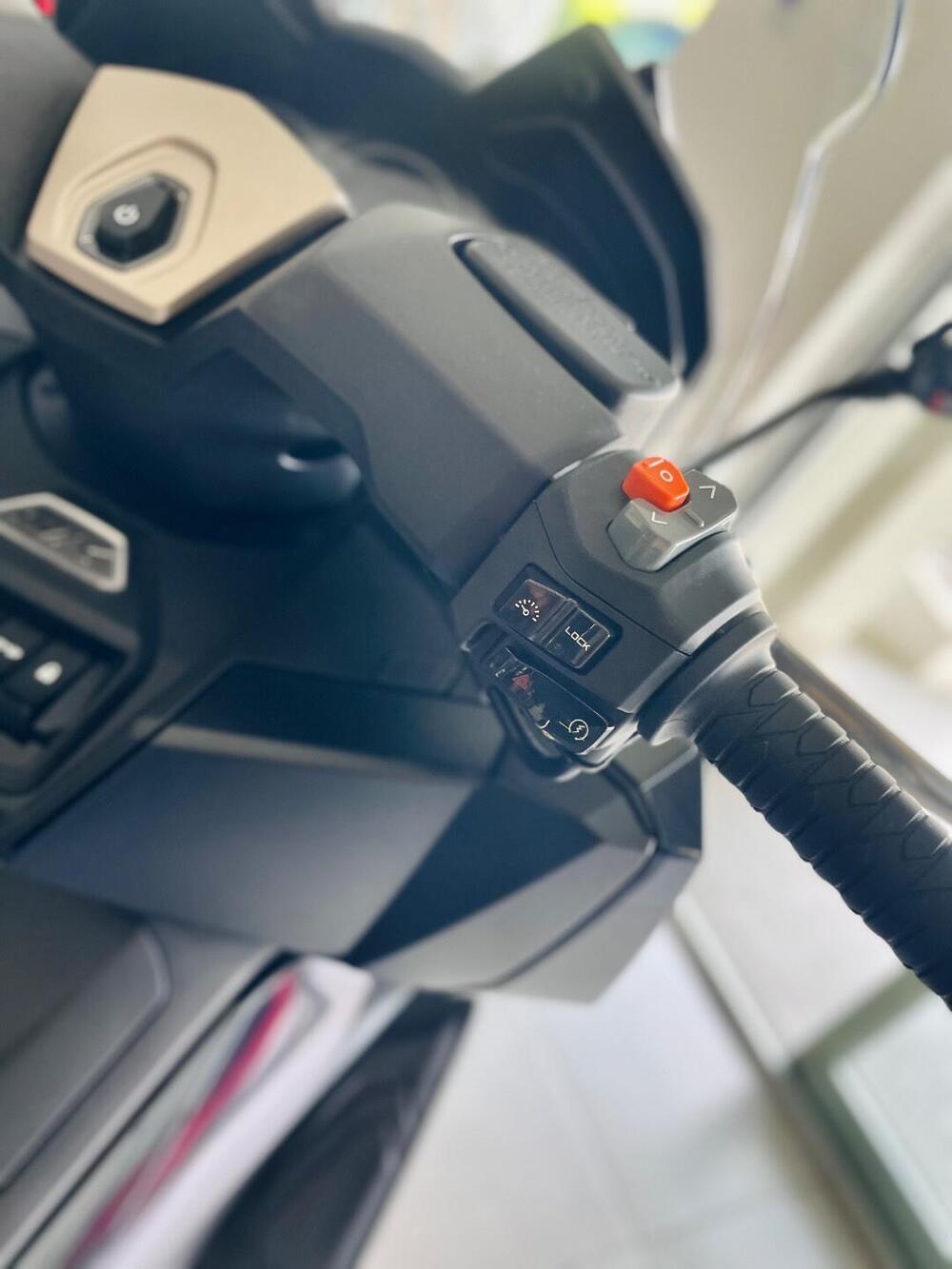 Kymco AK 575 Premium (2025 - 26) (9)