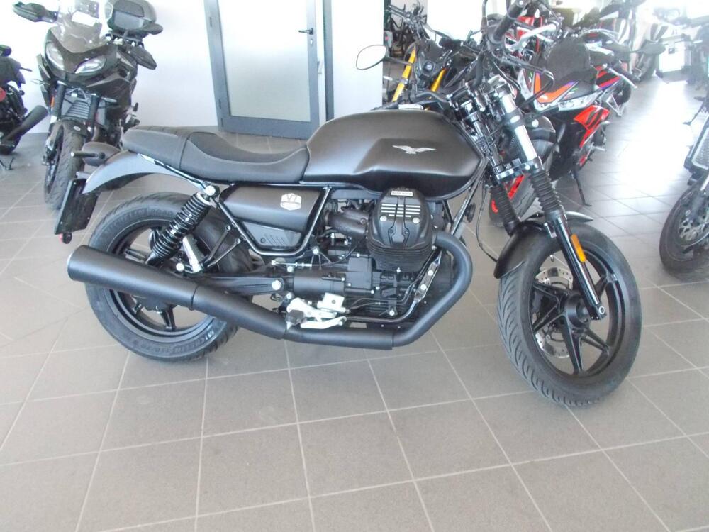 Moto Guzzi V7 Stone (2021 - 24) (2)