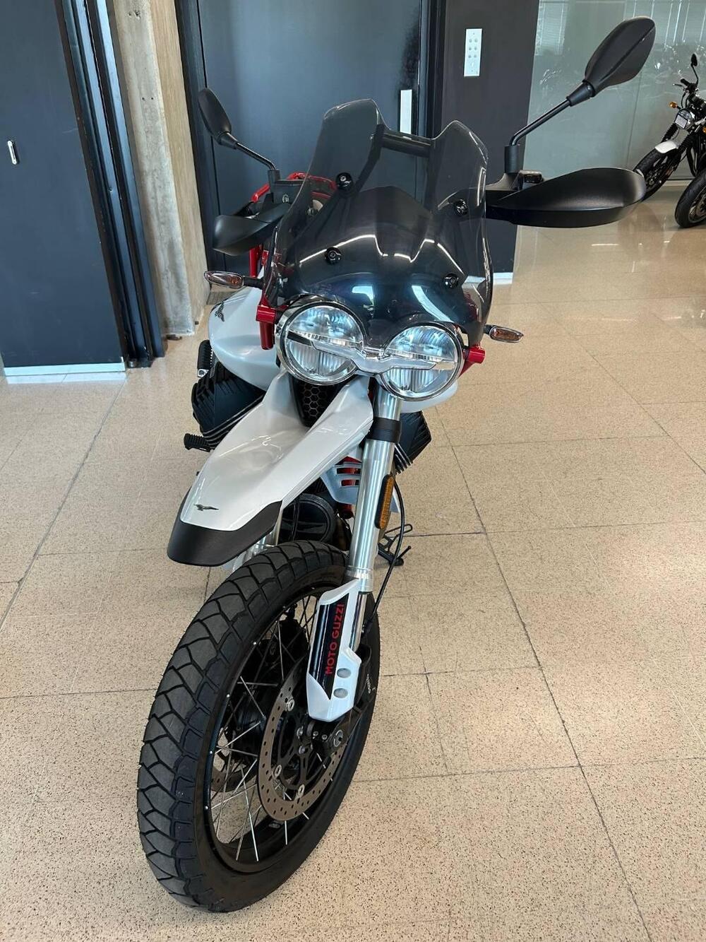 Moto Guzzi V85 TT (2021 - 23) (3)