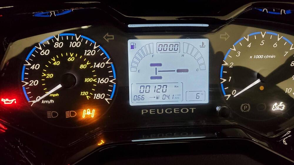 Peugeot Metropolis 400 RS (2014 - 17) (9)