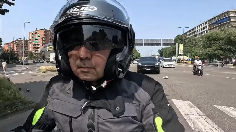 Recensito HJC F100: il casco modulare in carbonio che non ti aspetti [VIDEO]