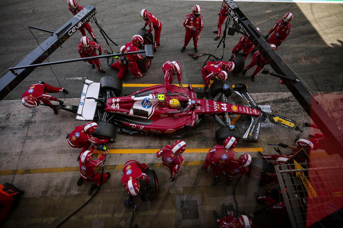 F1. Ferrari, la SF-25 e il dilemma del 2026: Vasseur ammette “Potremmo dover fare una scelta diversa”