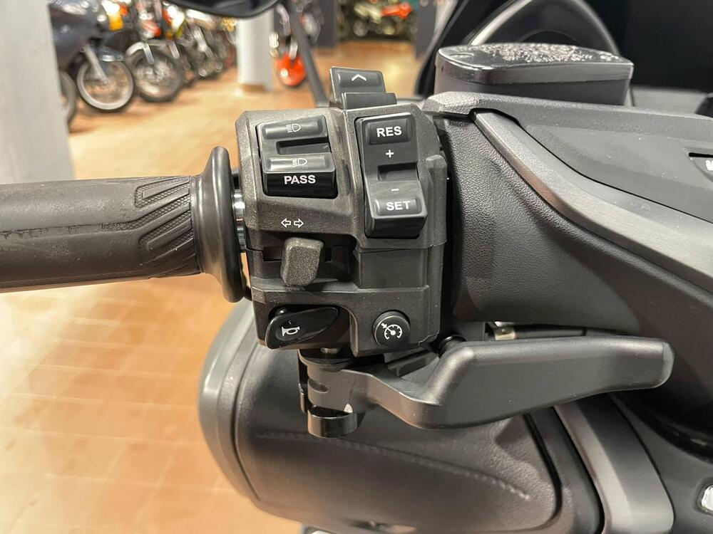 Yamaha T-Max 560 Tech Max (2021) (3)