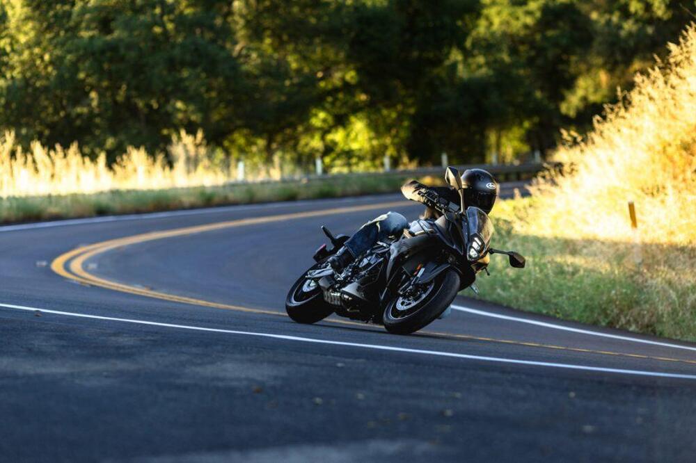 Suzuki GSX-8R (2024 - 25) (14)