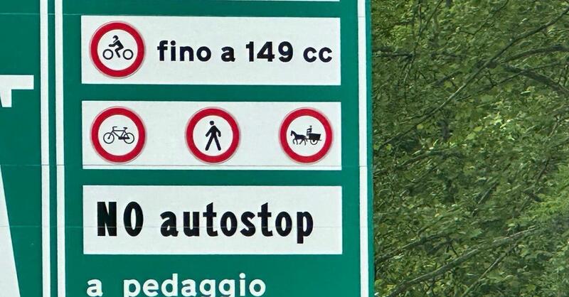 125 in autostrada. I cartelli sono ancora tutti sbagliati: si pu&ograve; andare o no?