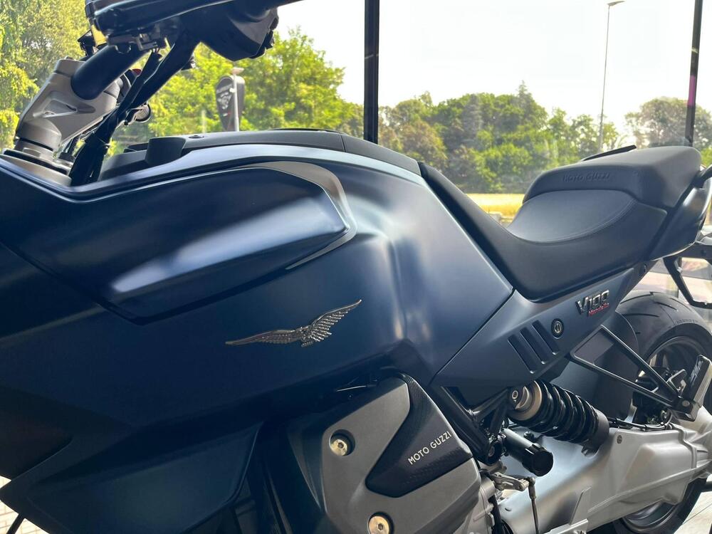 Moto Guzzi V100 Mandello (2025 - 26) (4)