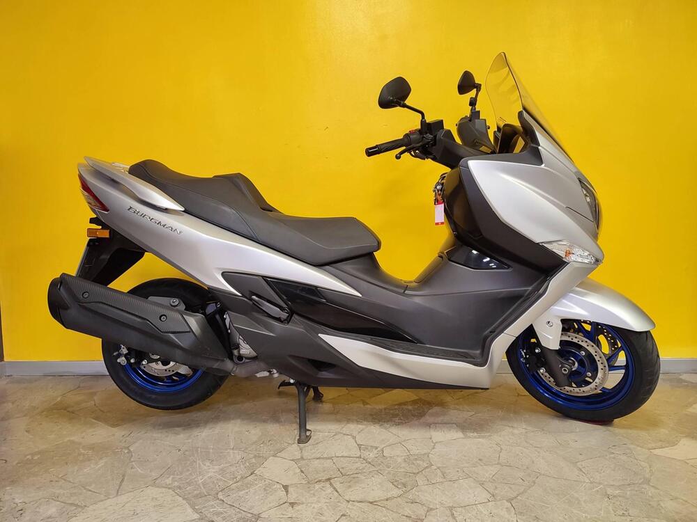 Suzuki Burgman 400 (2022 - 24) (3)