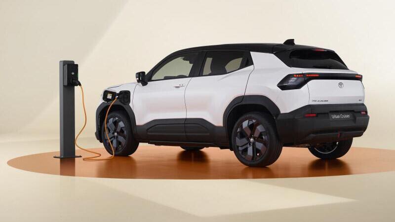 E&#039; una Toyota fatta da Suzuki: la Urban Cruiser torna in elettrico [VIDEO]