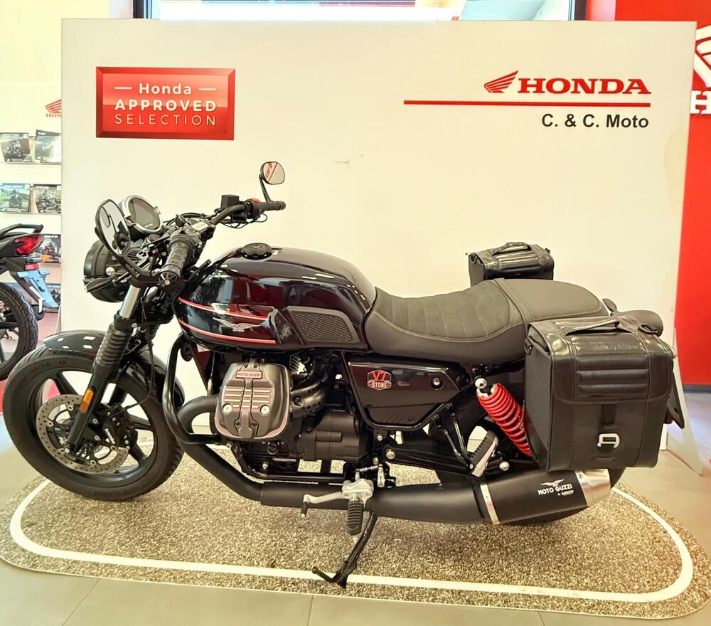 Moto Guzzi V7 Stone Special Edition (2022 - 25) (2)
