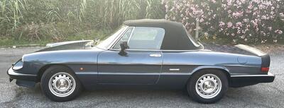 Alfa Romeo SPIDER DUETTO d&#039;epoca del 1988 a Roma